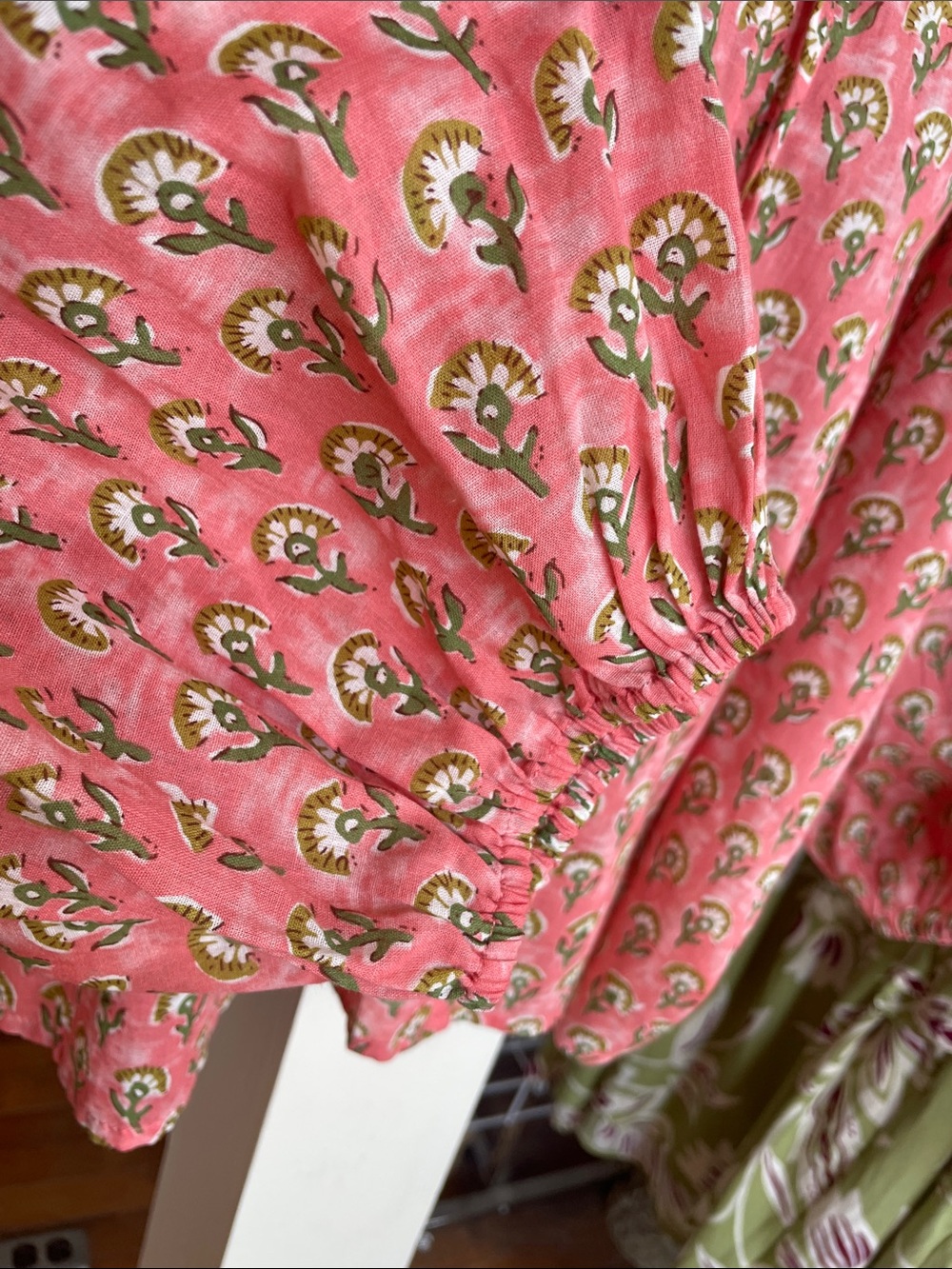 NWT Gigio Print Blouse with Long Sleeves & Tie Front - Picture 3 of 4
